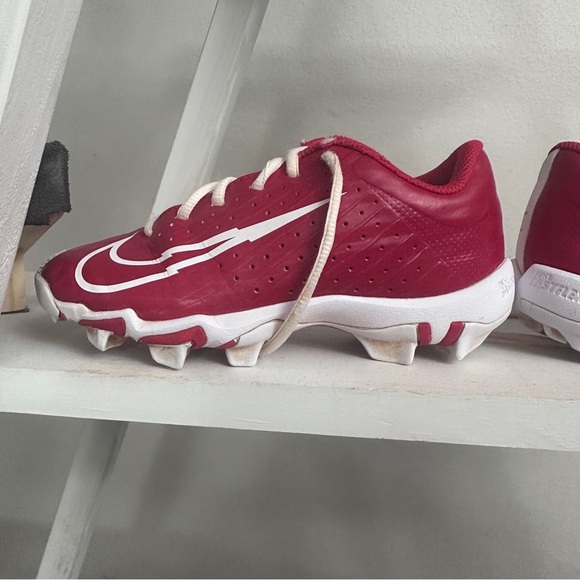 Nike boys Vapor White and Red baseball cleats - Picture 4 of 8